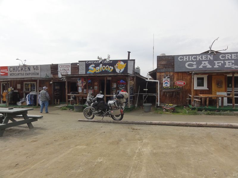 chicken alaska voyage moto aventure