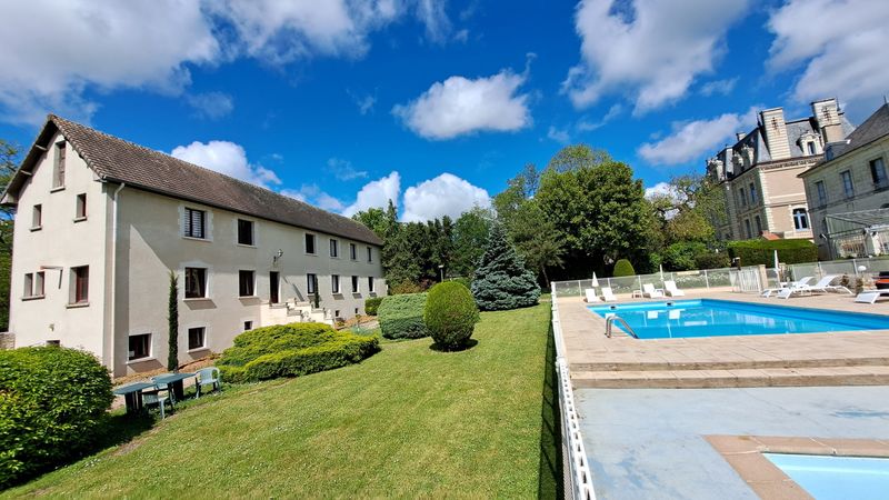 exterieurpiscine gitedegroupe larolandiere