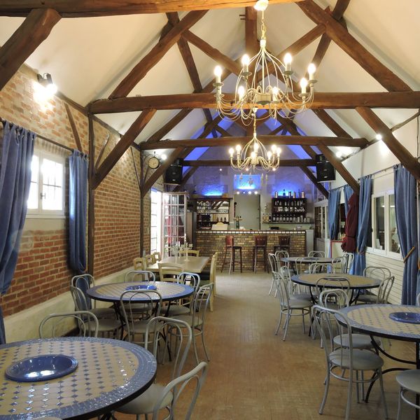 salle du pigeonier bar la rolandiere