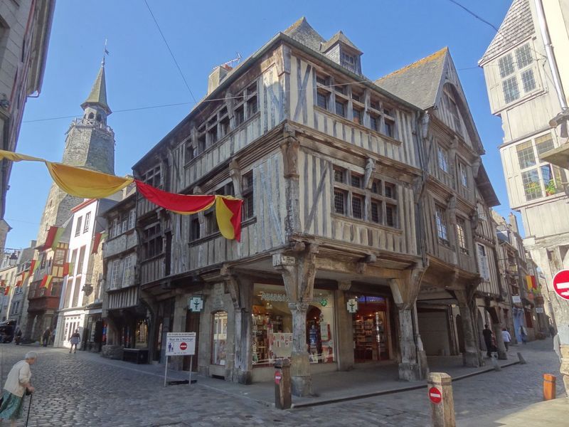 Day 5 - St Malo - Chinon (315 km / 195 miles)
