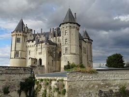 château Saumur touraine anjou a scooter